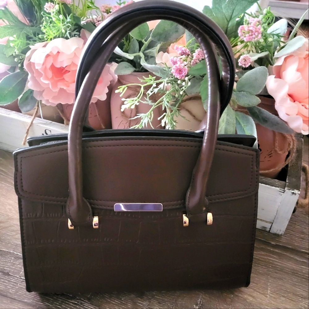 Brown cute satchel purse.
